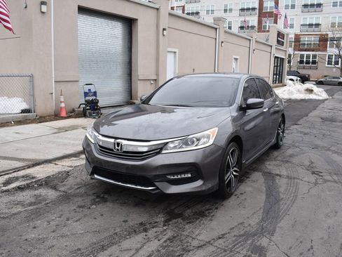 Used 2017 Honda Accord Sport image 2