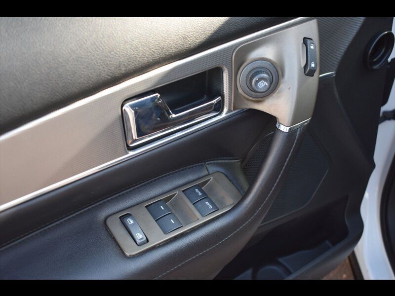 Used 2013 Lincoln MKX AWD image 17