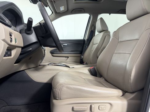 Used 2020 Honda Pilot Touring image 6
