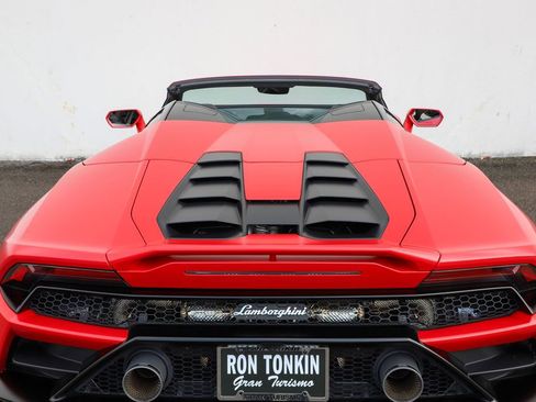 Used 2024 Lamborghini Huracan EVO image 39