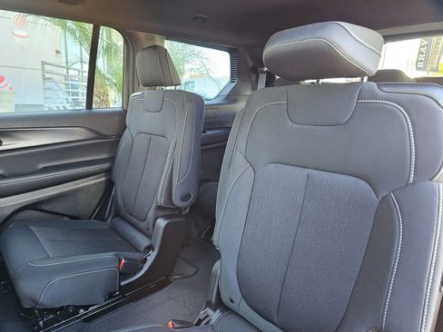 New 2025 Jeep Grand Cherokee L Laredo image 25