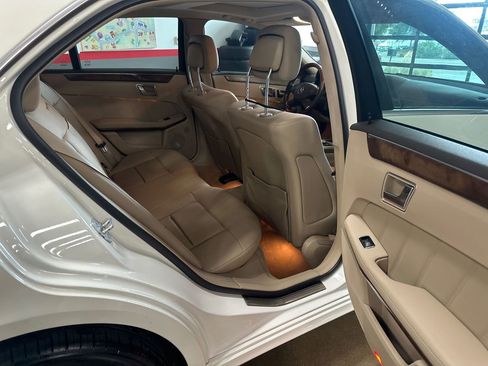 Used 2010 Mercedes-Benz E 350 4MATIC Sedan image 19