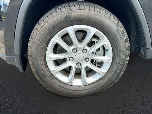 Used 2021 Jeep Grand Cherokee Laredo X image 35