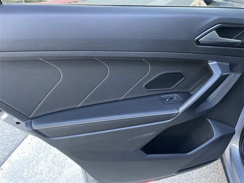 Used 2023 Volkswagen Tiguan SE R-Line image 21