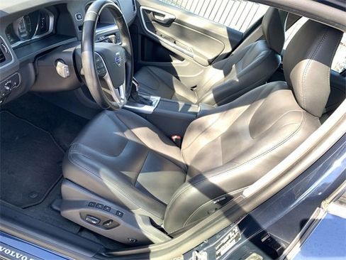 Used 2015 Volvo V60 T5 Premier w/ Convenience Package image 18