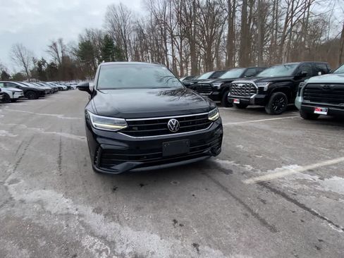 Used 2022 Volkswagen Tiguan SE R-Line image 3