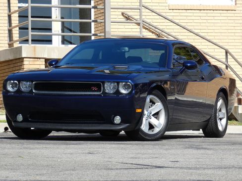 Used 2014 Dodge Challenger R/T image 4