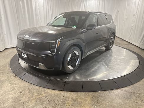 New 2026 Kia EV9 Wind AWD/4WD image 1