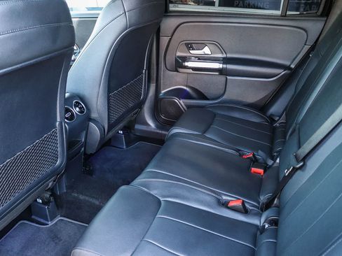 Used 2021 Mercedes-Benz GLB 250 image 18