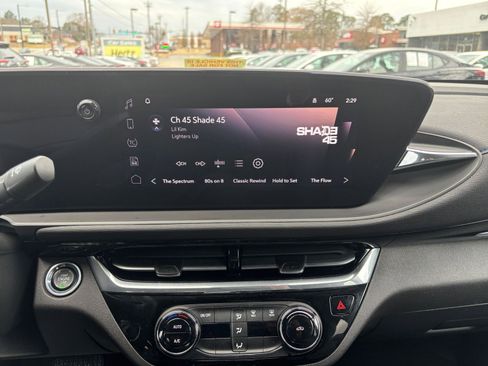 Used 2025 Buick Envista Sport Touring image 21