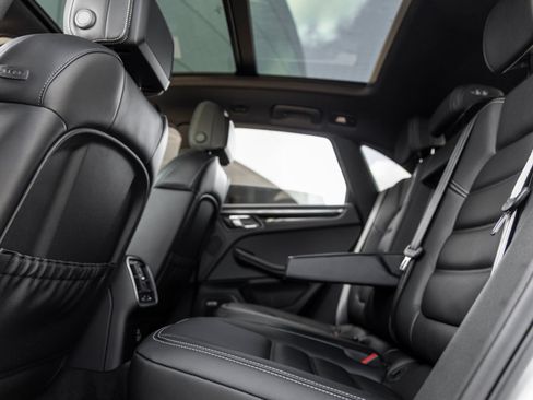 Certified 2026 Porsche Macan Turbo AWD/4WD image 35