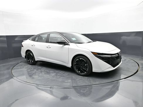 New 2026 Nissan Sentra SR w/ SR Premium Package FWD image 2