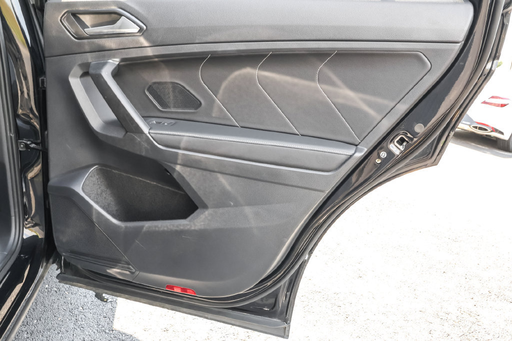 Used 2023 Volkswagen Tiguan SE w/ Panoramic Sunroof Package AWD/4WD image 32