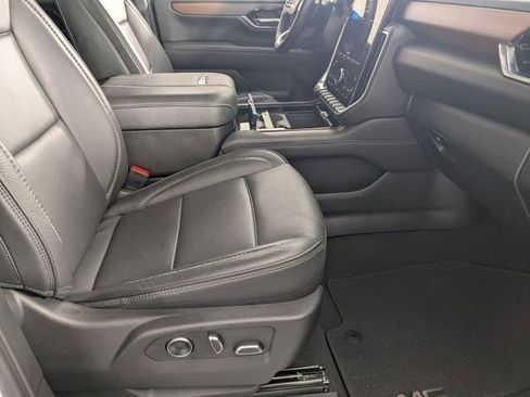 Certified 2025 GMC Yukon Denali image 34