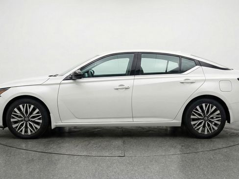 Used 2025 Nissan Altima 2.5 SV image 5