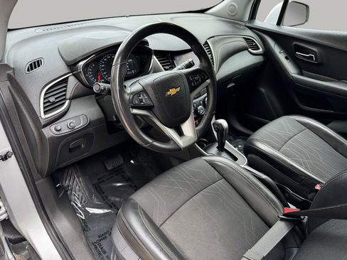 Used 2020 Chevrolet Trax LT w/ Driver Confidence Package AWD/4WD image 15