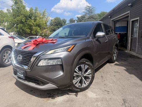 Used 2022 Nissan Rogue SV FWD image 2