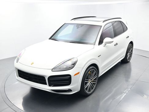 Used 2022 Porsche Cayenne Turbo S image 36