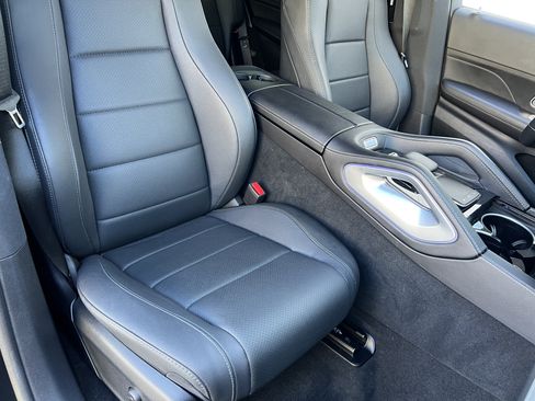 Used 2025 Mercedes-Benz GLS 450 4MATIC image 28