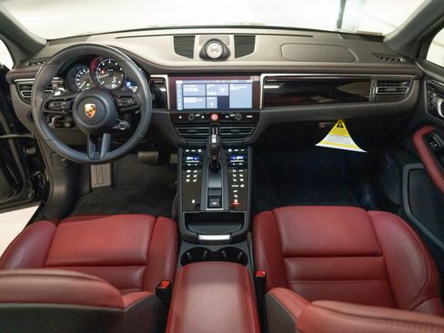 Certified 2026 Porsche Macan AWD/4WD image 26