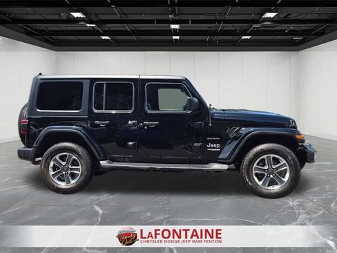 Used 2019 Jeep Wrangler Unlimited Sahara AWD/4WD image 6