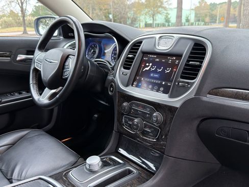 Used 2022 Chrysler 300 Touring L w/ Safetytec Plus Group image 19