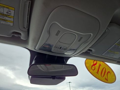 Used 2018 Jeep Renegade Latitude w/ Cold Weather Group image 27