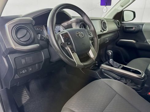 Used 2020 Toyota Tacoma SR5 w/ SR5 Appearance Package (SM) RWD image 9