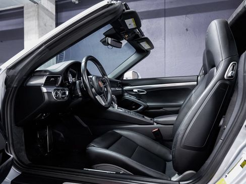 Used 2018 Porsche 911 Targa 4S AWD/4WD image 19