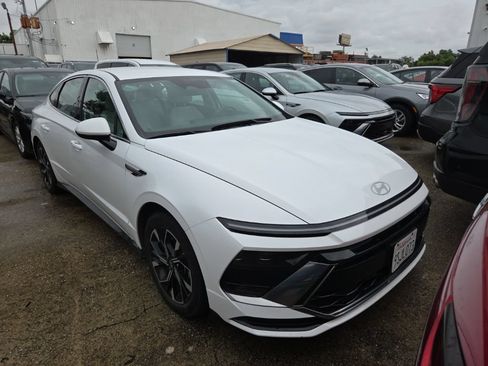 Used 2025 Hyundai Sonata SEL FWD image 6