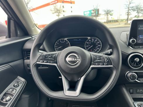 Used 2025 Nissan Sentra SV image 27