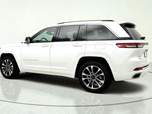 Used 2022 Jeep Grand Cherokee Overland w/ Luxury Tech Group IV AWD/4WD image 7
