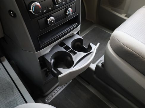 Used 2008 Chrysler Town & Country Touring image 14