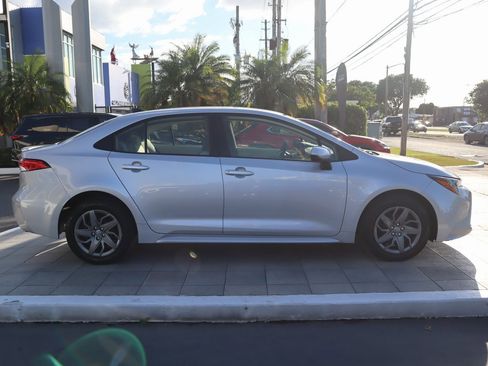 Used 2023 Toyota Corolla LE image 4
