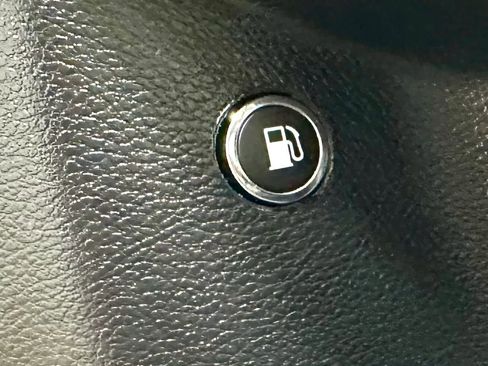 Used 2018 Chrysler 300 Limited w/ Safetytec Plus Group image 23