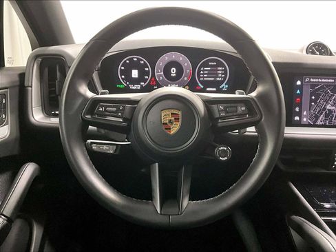 Used 2024 Porsche Cayenne S image 17