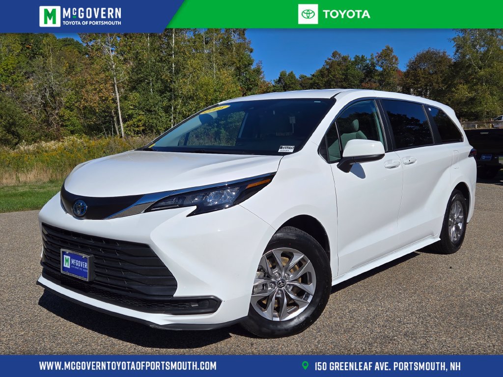 Used 2025 Toyota Sienna LE FWD image 1