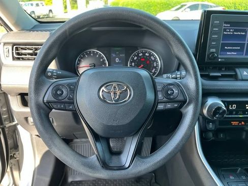 Used 2022 Toyota RAV4 XLE AWD/4WD image 21