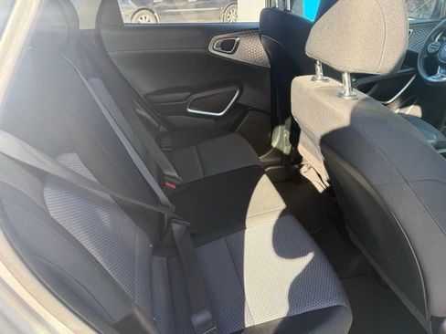 Used 2023 Kia Soul LX w/ LX Technology Package image 17