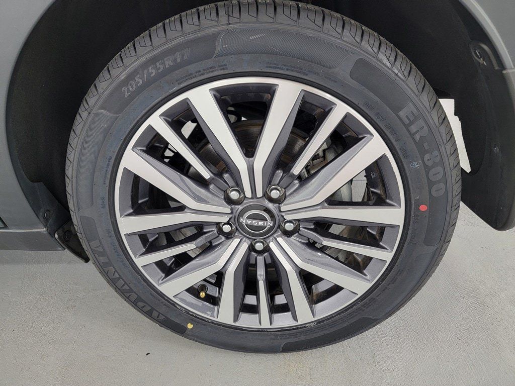 Used 2023 Nissan Kicks SV FWD image 11