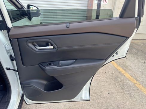 Used 2023 Nissan Rogue SV w/ SV Premium B Package FWD image 40