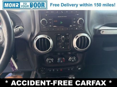 Used 2017 Jeep Wrangler Unlimited Sahara w/ Connectivity Group AWD/4WD image 17