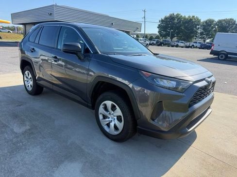 Used 2022 Toyota RAV4 LE FWD image 3