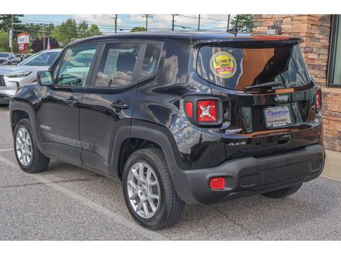 Used 2023 Jeep Renegade Latitude AWD/4WD image 5