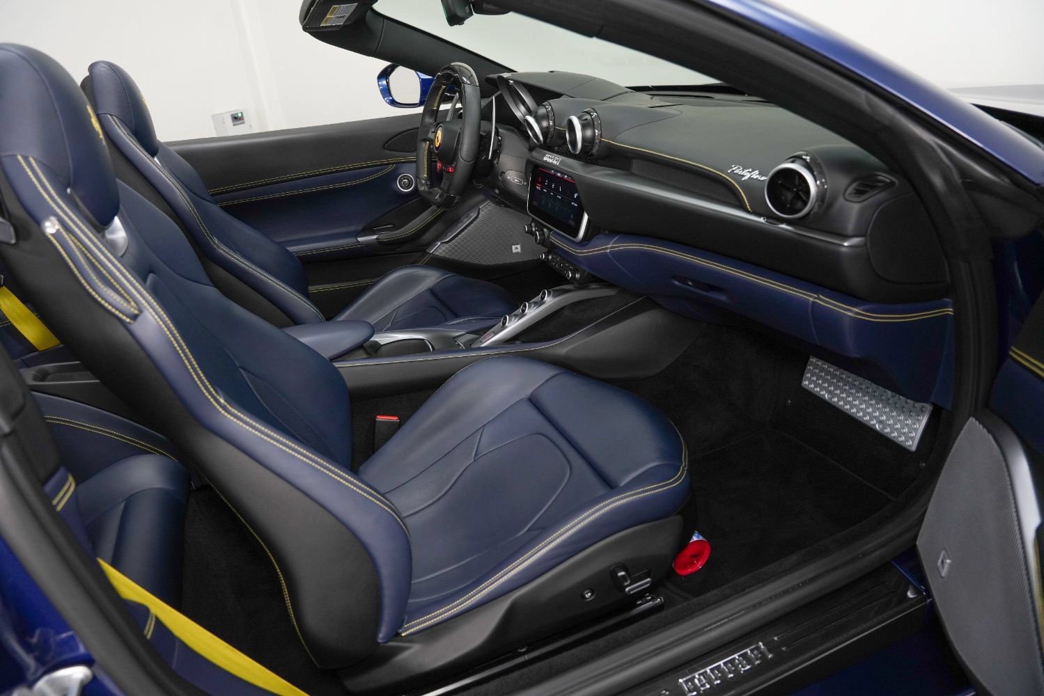 Used 2019 Ferrari Portofino RWD image 2