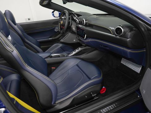 Used 2019 Ferrari Portofino RWD image 2