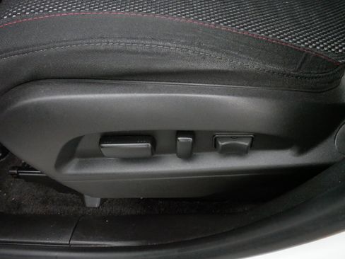 Used 2016 Chevrolet Equinox LT w/ Convenience Package image 20