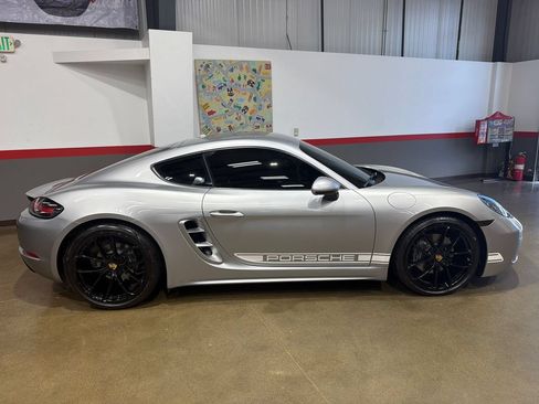 Used 2024 Porsche 718 Cayman RWD image 10