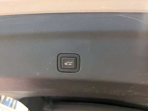 Certified 2024 GMC Yukon XL Denali w/ Denali Reserve Package AWD/4WD image 9