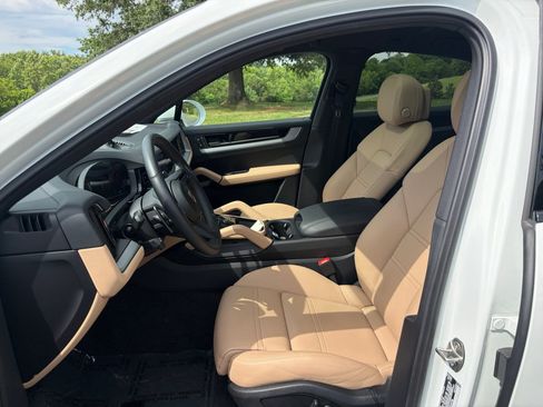 Certified 2025 Porsche Cayenne Coupe AWD/4WD image 5